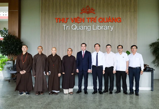 Lưu niệm tại Thư viện Trí Quảng Lưu niệm tại Thư viện Trí Quảng
