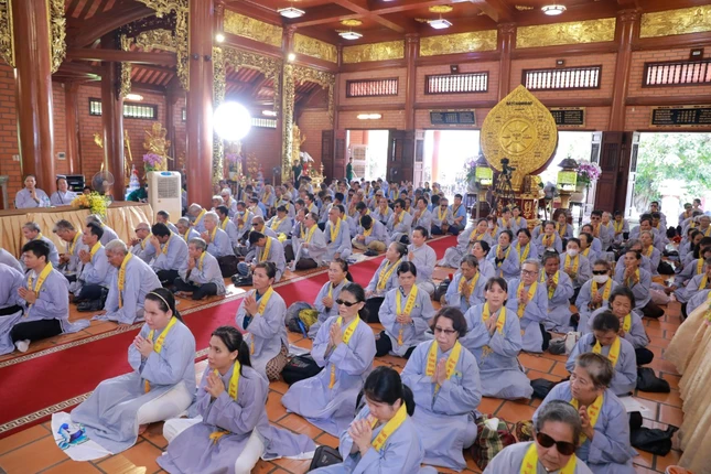 Đạo tràng Phật tử khiếm thị dự lễ Phật đản tại chùa Thiên Quang Đạo tràng Phật tử khiếm thị dự lễ Phật đản tại chùa Thiên Quang