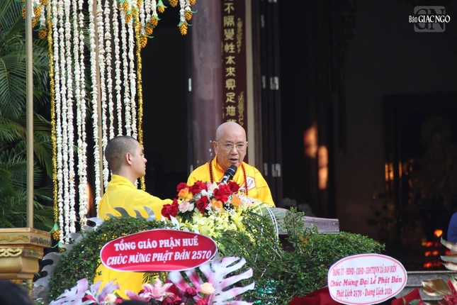 Hòa thượng Thích Khế Chơn cung tuyên Thông điệp Phật đản Phật lịch 2570