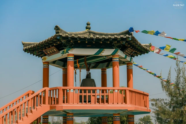 Tháp chuông cầu nguyện hoà bình do Phật giáo Hàn Quốc xây dựng tại Thánh địa Lâm-tỳ-ni