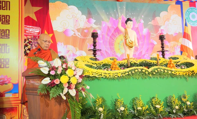 Hòa thượng Thạch Hà cung tuyên Thông điệp Đại lễ Phật đản Phật lịch 2570 của Đức Pháp chủ GHPGVN