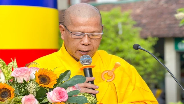 Thượng tọa Thích Tâm Lạc đọc Diễn văn