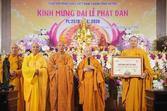 Hòa thượng Thích Bảo Nghiêm trao giải Đặc biệt xe hoa và phát biểu