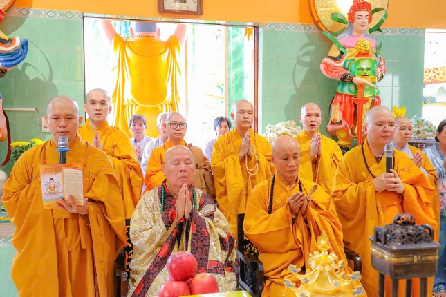 Khóa lễ tụng kinh