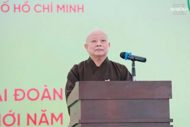 Hòa thượng Thích Lệ Trang phát biểu