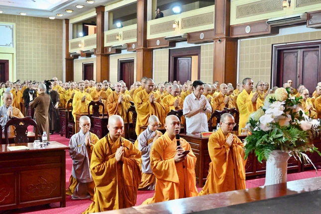 Đại diện chư hành giả an cư dâng lời tác bạch Đại diện chư hành giả an cư dâng lời tác bạch