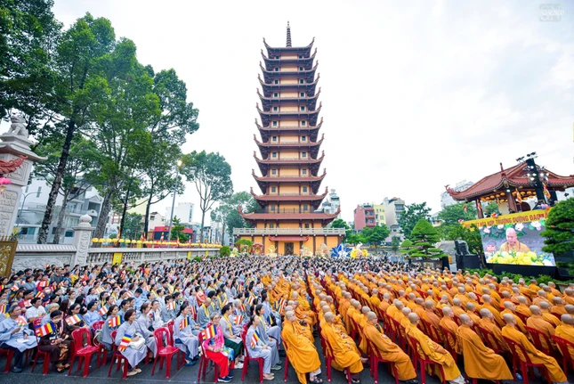 Việt Nam Quốc Tự với tháp Đa Bảo - nơi tôn thờ xá-lợi Trái tim Bồ-tát Thích Quảng Đức - Ảnh: Quảng Đạo/BGN