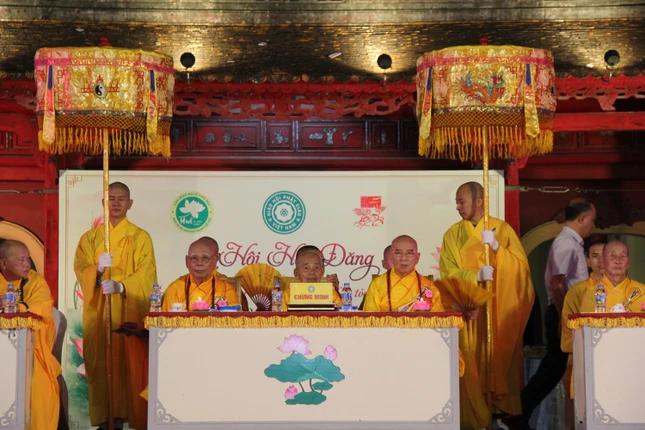 Chư tôn giáo phẩm chứng minh