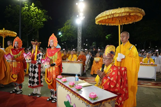 Thượng tọa Thích Lương Nguyên sám chủ khóa lễ