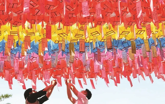 Lễ hội đèn lồng tại chùa Tào Khê