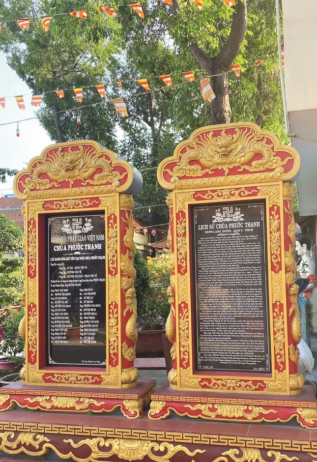 Các tấm bia về lịch sử và công đức tôn tạo chùa Phước Thạnh - Ảnh: Nguyễn Dũng