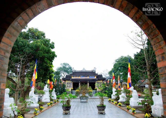 Chùa Kim Tiên nhìn từ Tam quan vào Chùa Kim Tiên nhìn từ Tam quan vào