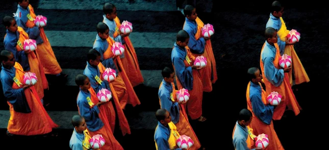 Rước đèn hòa bình
