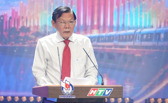 Ông Nguyễn Tấn Phong, Chủ tịch Hội Nhà báo TP.HCM phát biểu tại buổi lễ Ông Nguyễn Tấn Phong, Chủ tịch Hội Nhà báo TP.HCM phát biểu tại buổi lễ