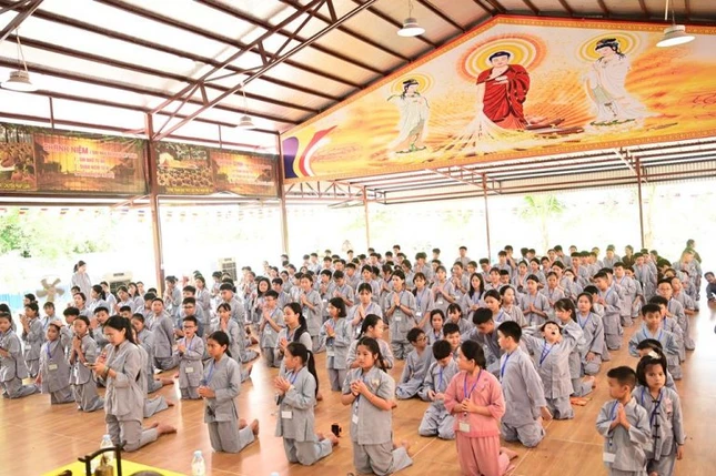 Đại diện các khóa sinh dâng lời phát nguyện