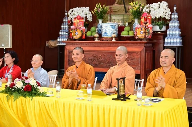 Chư tôn đức chứng minh buổi lễ