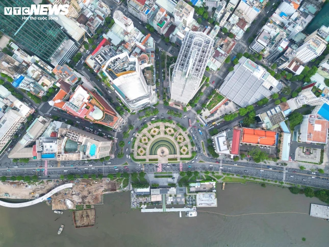 Cùng với đó, bến Bạch Đằng được cải tạo đồng bộ với công viên ven sông, bến tàu và không gian công cộng, tạo nên điểm nhấn cảnh quan giữa trung tâm Thành phố