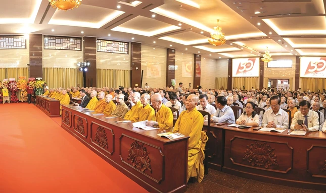 Lãnh đạo Giáo hội, Chính phủ và TP.HCM tham dự sự kiện Kỷ niệm 50 năm ngày Báo Giác Ngộ ra số đầu tiên - Ảnh: Ngô Thúy Hồng