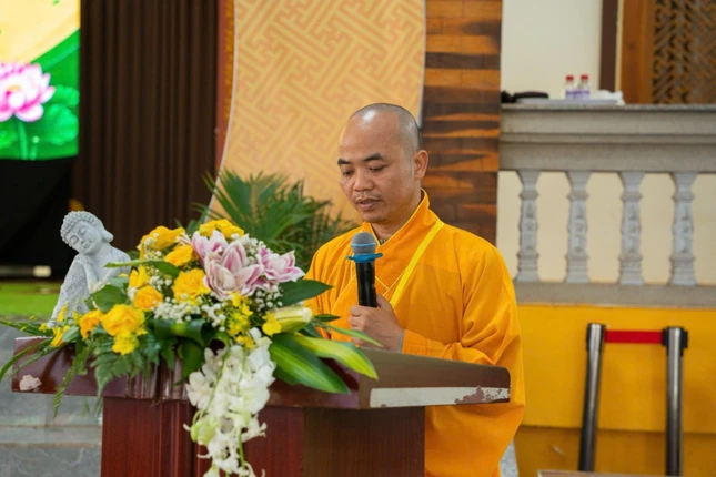 Thượng tọa Thích Đạo Quang sách tấn các khóa sinh Thượng tọa Thích Đạo Quang sách tấn các khóa sinh