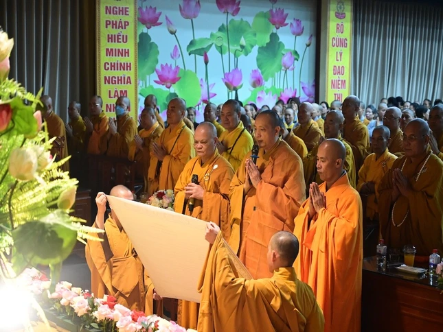Thượng tọa Thích Quảng Minh, Phó Chánh Duy-na trường hạ Cơ sở 1 đại diện chư hành giả an cư tác bạch cầu pháp
