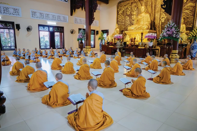 Nhất tâm trì tụng trong khóa lễ thường nhật