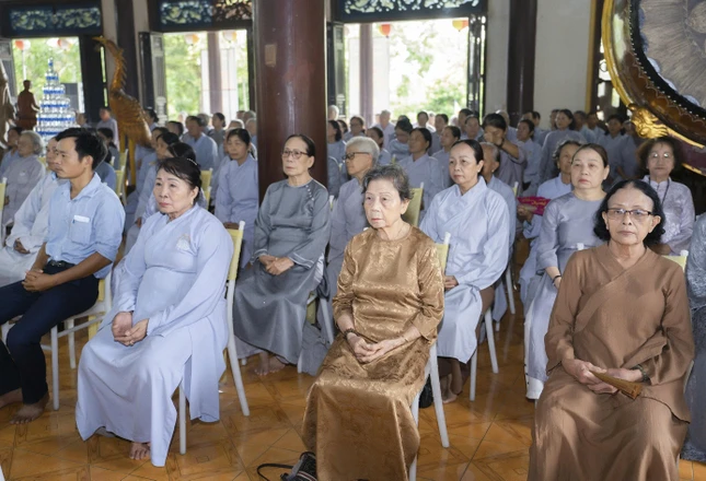 Phật tử tham dự lễ