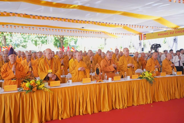 Nhất tâm cầu nguyện Tam bảo gia hộ Nhất tâm cầu nguyện Tam bảo gia hộ