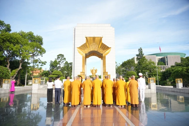 Đời đời nhớ ơn các anh hùng liệt sĩ anh dũng hy sinh vì sự nghiệp đấu tranh giải phóng dân tộc, bảo vệ Tổ quốc và nền độc lập, tự do của đất nước