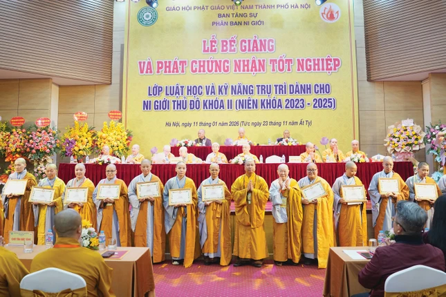 Lễ bế giảng và phát chứng nhận tốt nghiệp Lớp Luật học và kỹ năng trụ trì dành cho Ni giới Thủ đô khóa II (niên khóa 2023-2025) Lễ bế giảng và phát chứng nhận tốt nghiệp Lớp Luật học và kỹ năng trụ trì dành cho Ni giới Thủ đô khóa II (niên khóa 2023-2025)