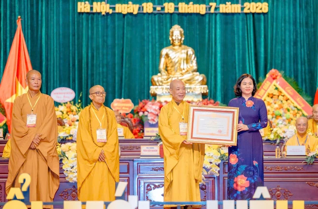 Trao Bằng khen của Thủ tướng Chính phủ đến Hòa thượng Thích Bảo Nghiêm