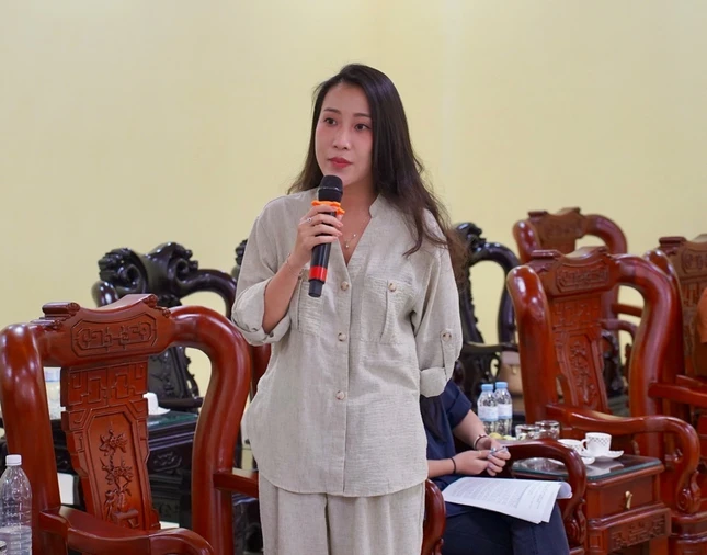 Phóng viên Diệu Tường đặt câu hỏi với Ban Tổ chức Phóng viên Diệu Tường đặt câu hỏi với Ban Tổ chức