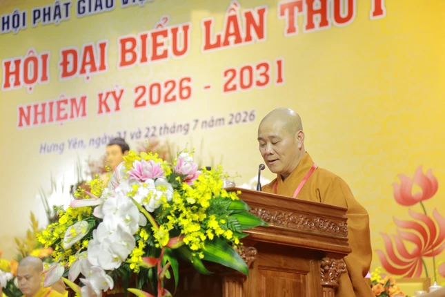 Thượng tọa Thích Thanh Quang trình báo cáo tổng kết