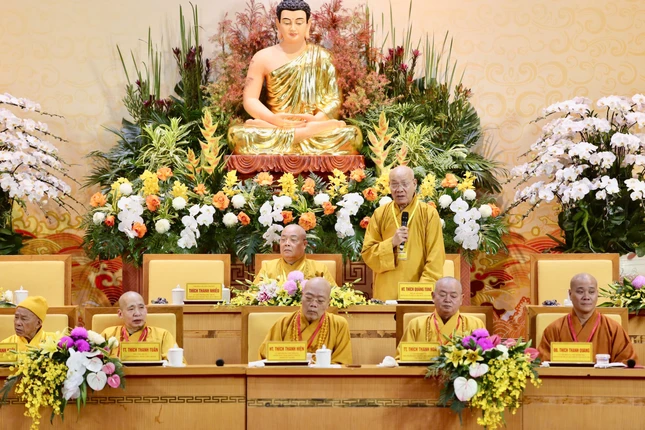 Hòa thượng Thích Quảng Tùng ban đạo từ