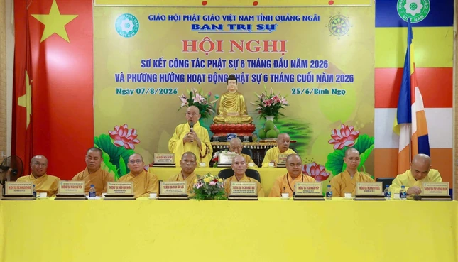 Trưởng lão Hòa thượng Thích Trí Thắng ban đạo từ Trưởng lão Hòa thượng Thích Trí Thắng ban đạo từ