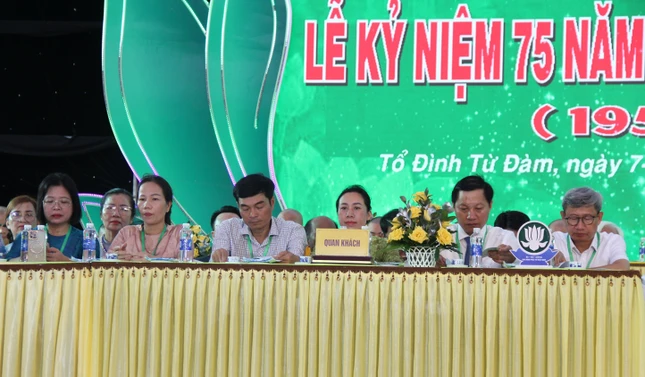 Lãnh đạo chính quyền tham dự Lãnh đạo chính quyền tham dự