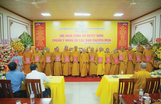 Trao quyết định chuẩn y thành phần nhân sự Ban Trị sự GHPGVN tỉnh Phú Thọ Trao quyết định chuẩn y thành phần nhân sự Ban Trị sự GHPGVN tỉnh Phú Thọ