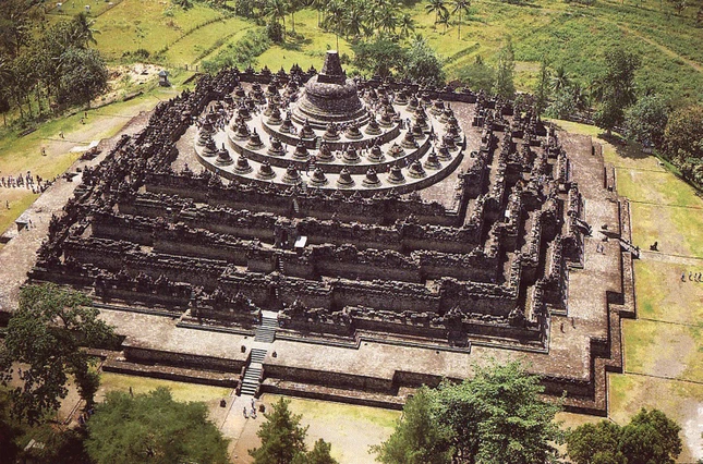 Borobudur - Bảo tháp Phật giáo lớn nhất thế giới