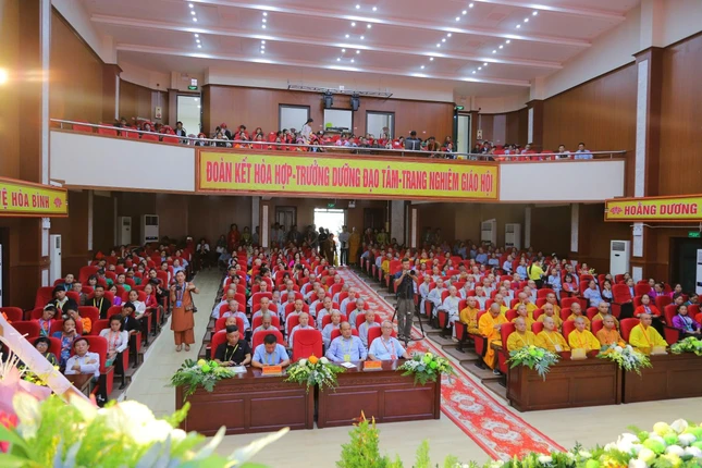 Gần 600 đại biểu tham dự