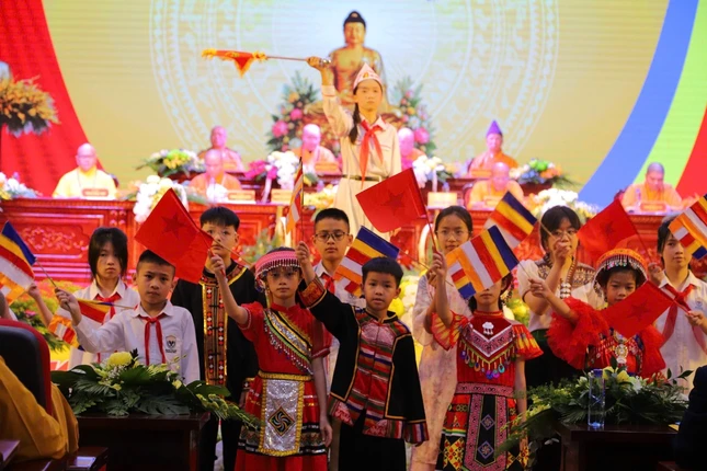 Văn nghệ chào mừng