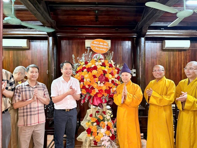 Hòa thượng Thích Thanh Quyết luôn nhấn mạnh tinh thần “Đạo vào Đời”, lấy việc phụng sự nhân sinh và đồng hành cùng dân tộc làm định hướng xuyên suốt trong mọi hoạt động Phật sự tỉnh Quảng Ninh