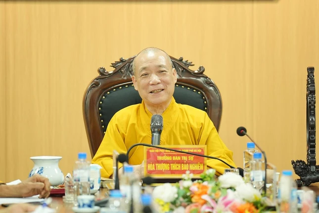 Hòa thượng Thích Bảo Nghiêm chủ trì phiên họp Hòa thượng Thích Bảo Nghiêm chủ trì phiên họp