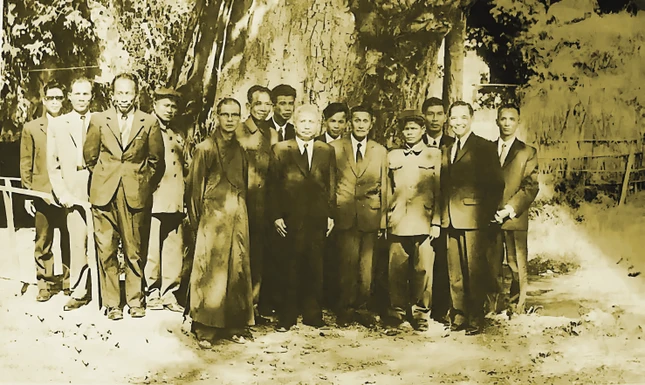 Đại lão Hòa thượng Thích Thiện Hào trong phái đoàn Mặt trận Giải phóng miền Nam Việt Nam thăm Lào, năm 1976 Đại lão Hòa thượng Thích Thiện Hào trong phái đoàn Mặt trận Giải phóng miền Nam Việt Nam thăm Lào, năm 1976