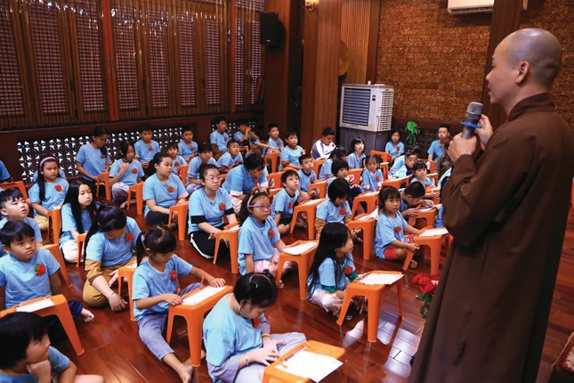 Hãy để tuổi thơ của con thực sự là những ngày hạnh phúc, ngôi nhà là mái ấm