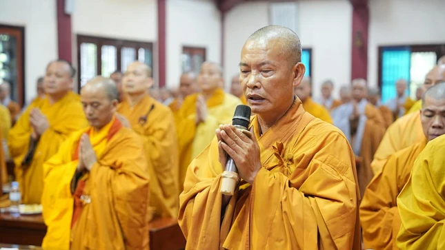Thượng tọa Thích Đạo Phong dâng lời tác bạch