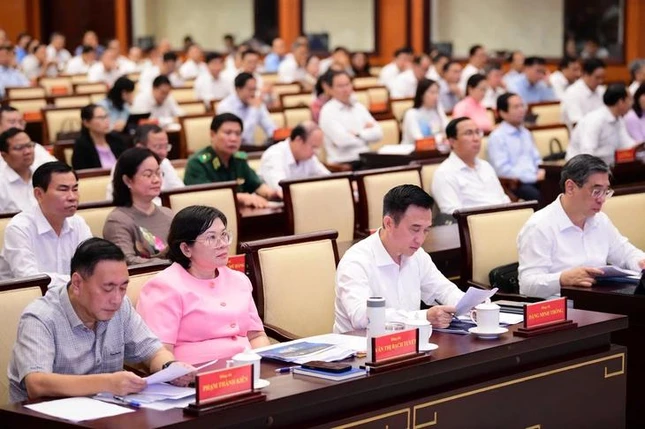 Lãnh đạo Thành ủy, HĐND, UBND TP.HCM và các đại biểu dự hội nghị