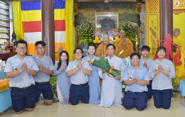 Ra mắt Gia đình Phật tử Đức Phước và Hội Bảo trợ Gia đình Phật tử Đức Phước Ra mắt Gia đình Phật tử Đức Phước và Hội Bảo trợ Gia đình Phật tử Đức Phước