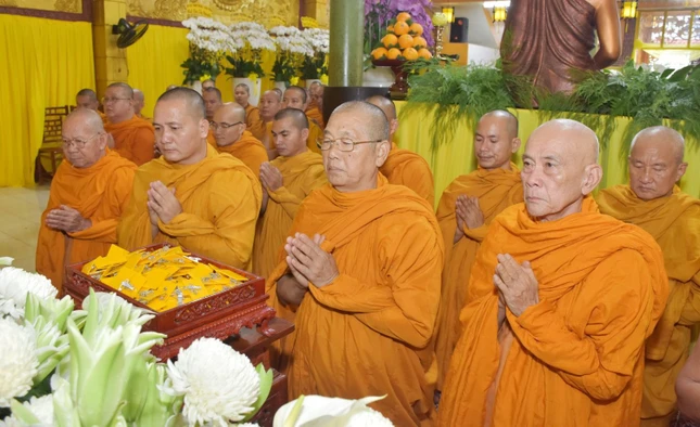 Nhất tâm cầu nguyện Giác linh Hòa thượng cao đăng Phật quốc