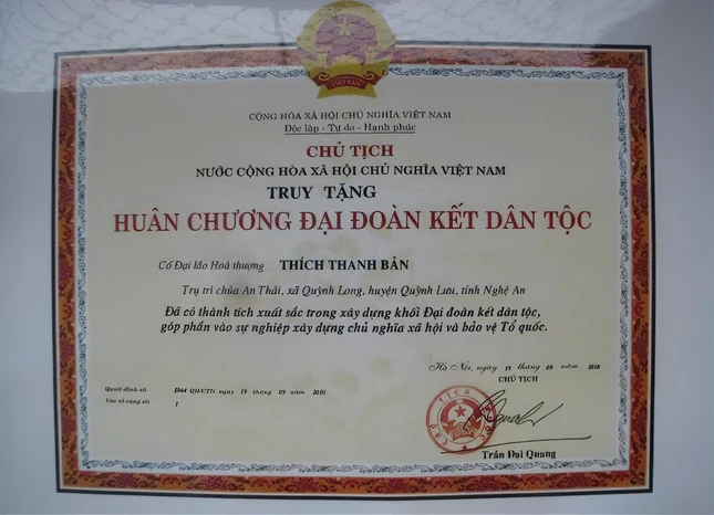 Năm 2016, cố Đại lão Hòa thượng Thích Thanh Bản được Chủ tịch nước truy tặng Huân chương Đại đoàn kết dân tộc - Ảnh: Đạo Phật ngày nay