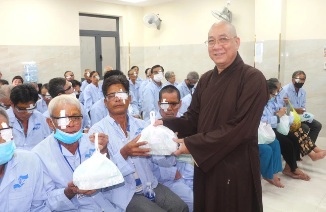 100 ca phẫu thuật mắt được tài trợ hoàn toàn chi phí 100 ca phẫu thuật mắt được tài trợ hoàn toàn chi phí