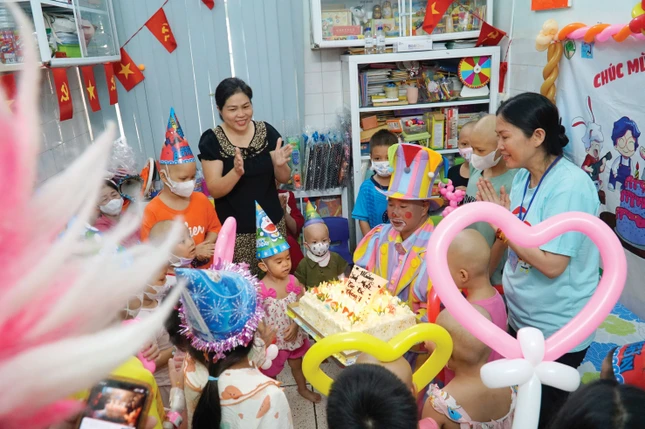 Mang niềm vui đến cho các bé Mang niềm vui đến cho các bé